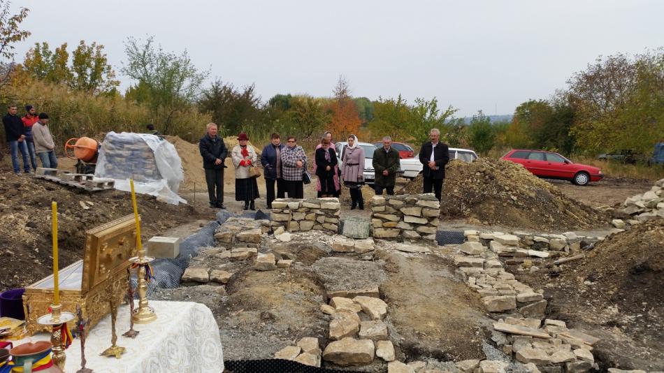 sfintirea-pietri-de-temelie-a-bisricii-sfantul-ioan-cel-nou-de-la-suceava-din-volovita-soroca-11-octombrie-2016-4