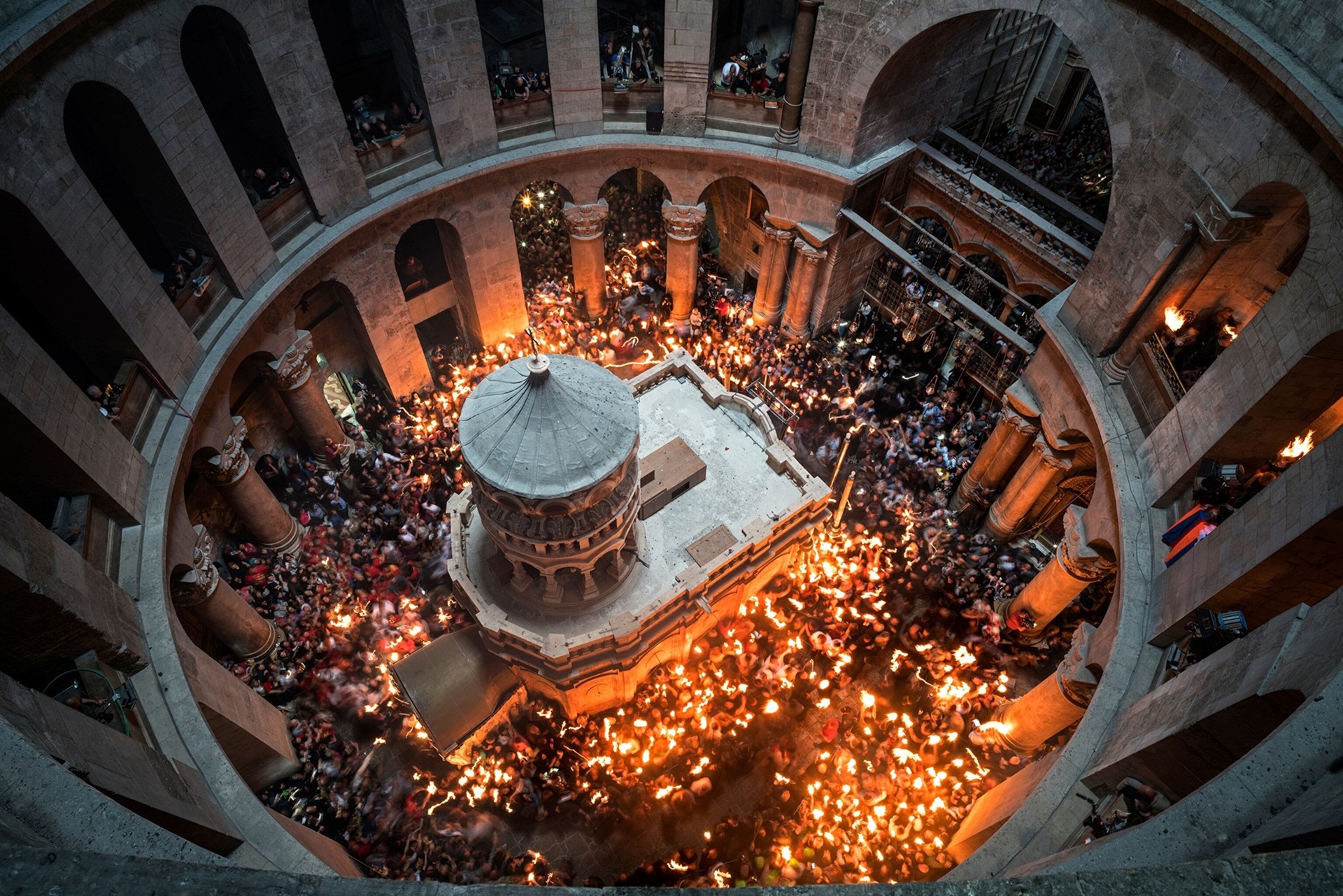 sfanta_lumina_s-a_pogorat_la_ierusalim_2021_doxologia